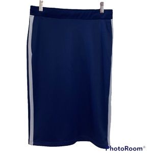 Uniqlo Navy Blue Athletic Style Skirt with Pockets Size Medium